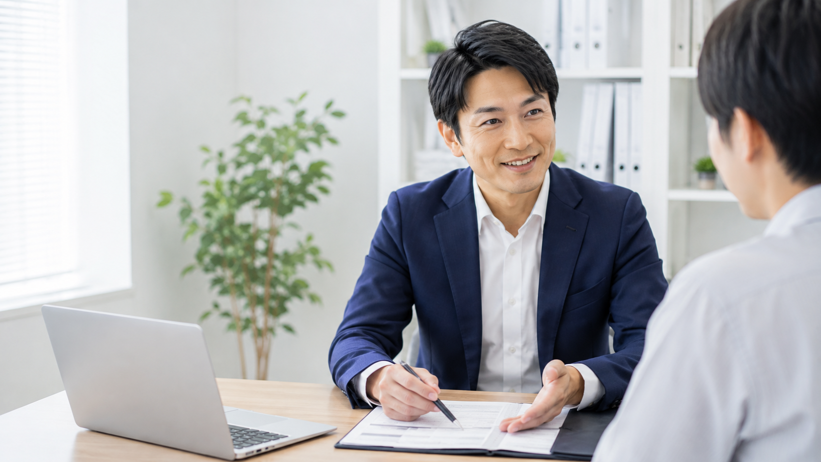 外国人ビザについて行政書士へ相談するイメージ
